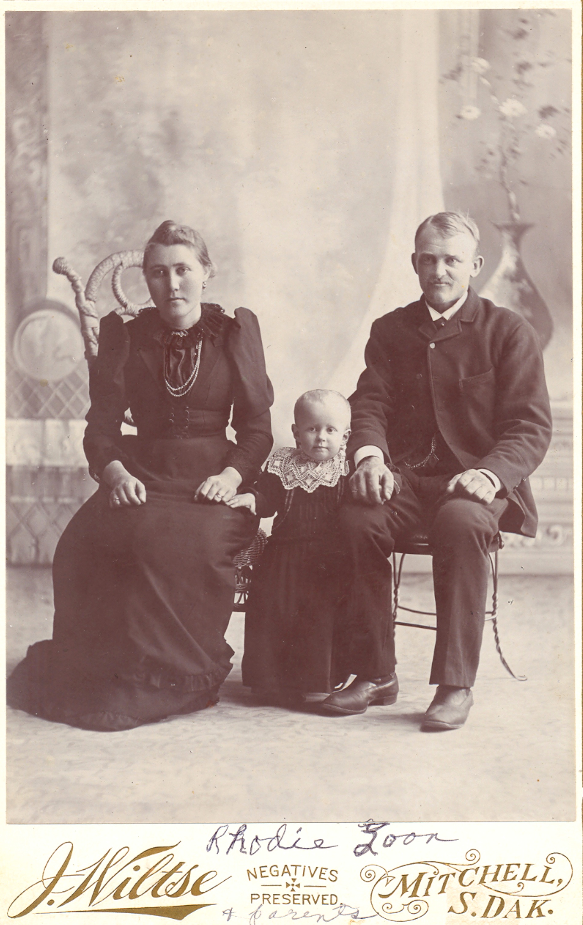 1892 Rhodie-Loon-parents.jpg